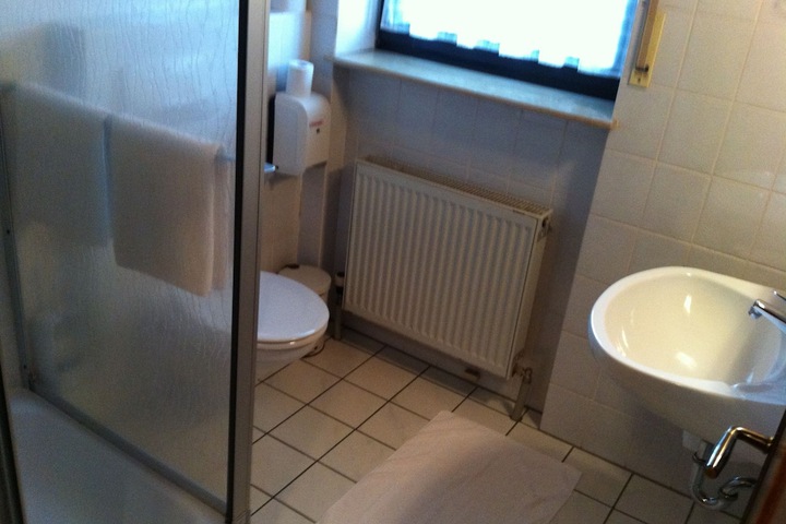 Room 13 of 18