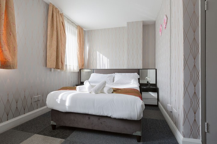 Room 33 of 113