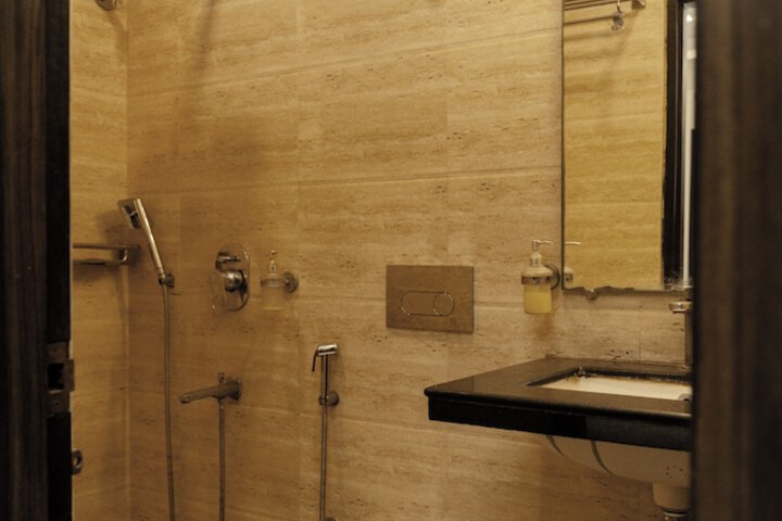 Room 4 of 6