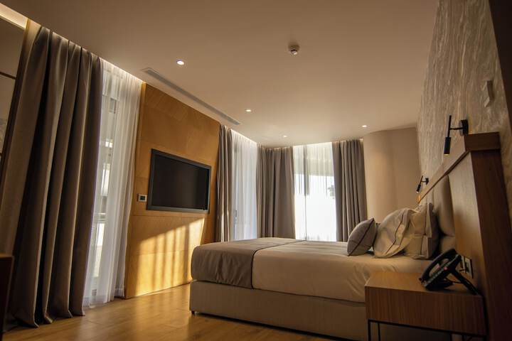 Room 18 of 136