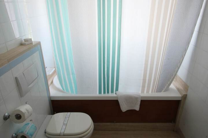 Room 17 of 32