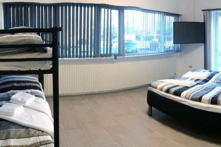 Room 8 of 20