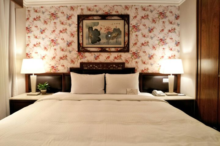 Room 12 of 82