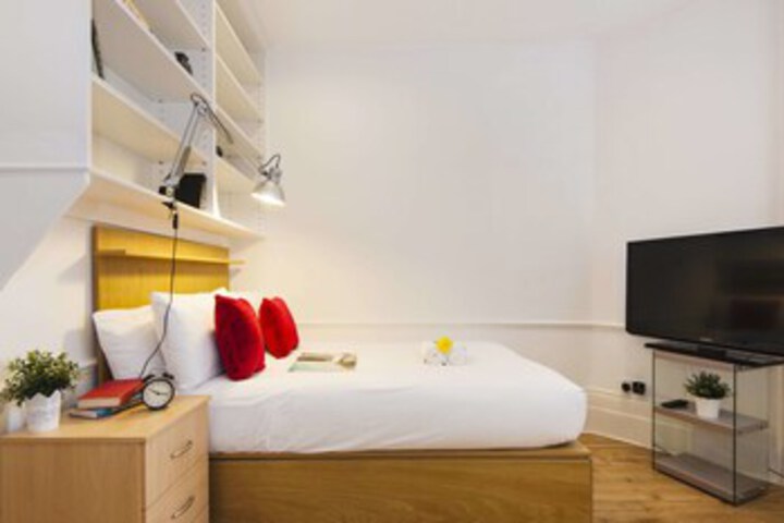 Room 18 of 18