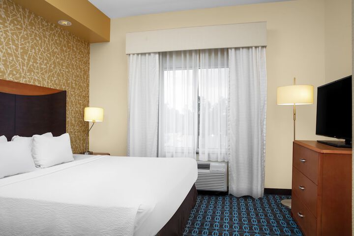 1 King Bed (16 of 17)