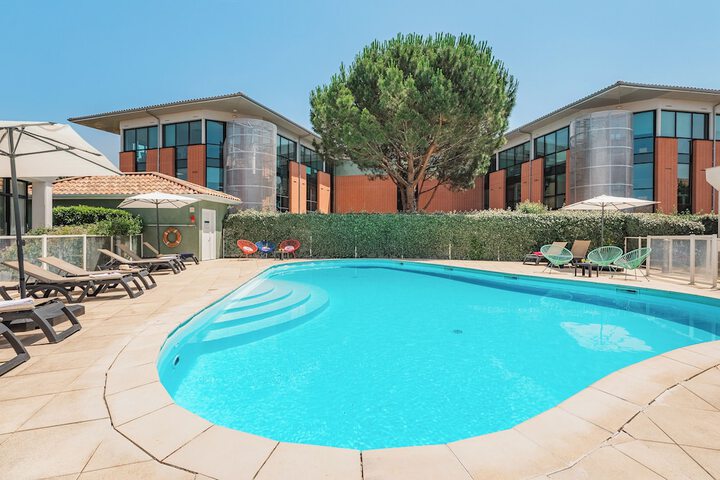 Hotel with Pool