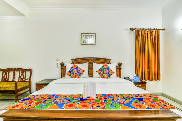 Room 4 of 18