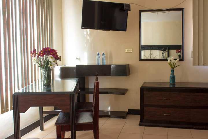 Dining 26 of 42