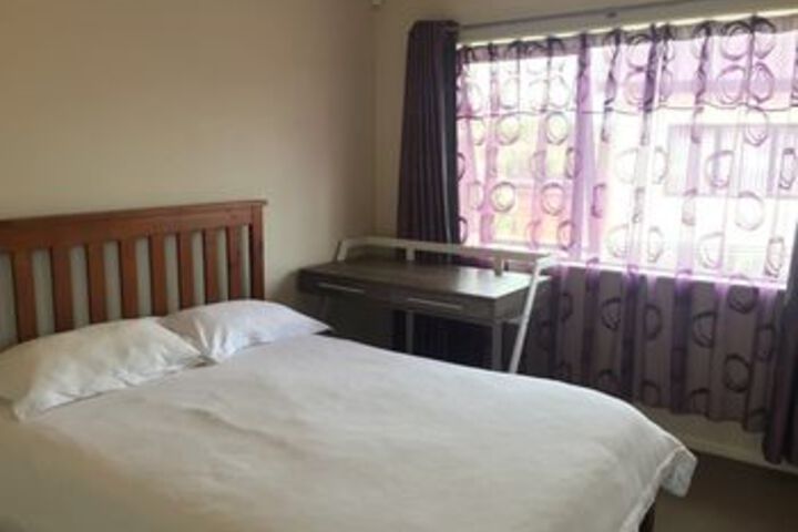 Room 6 of 12