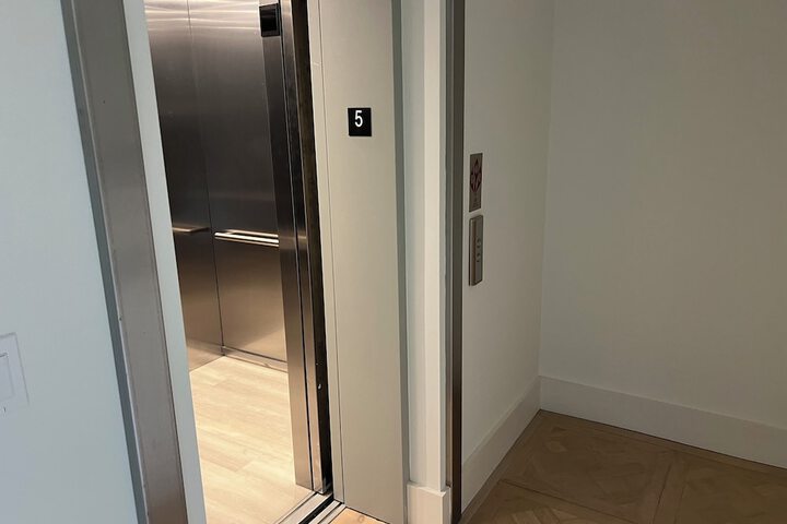 Room 71 of 109