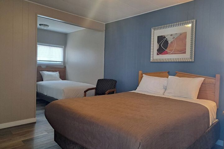 Room 13 of 176