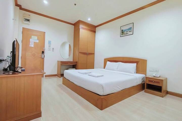 Room 10 of 27