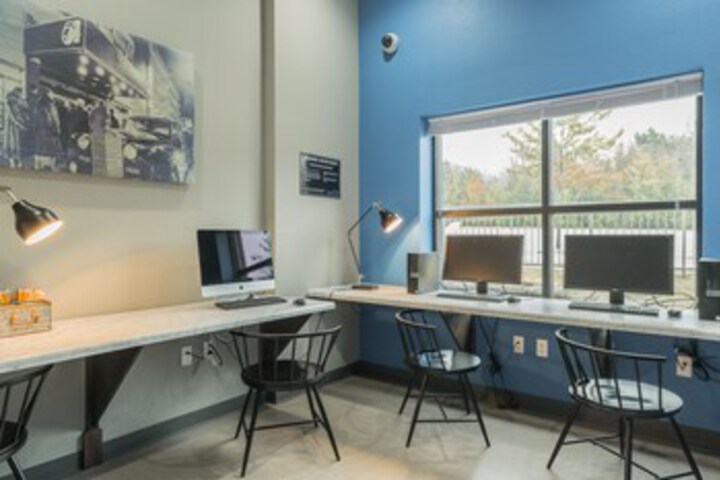 Business Center 8 of 31