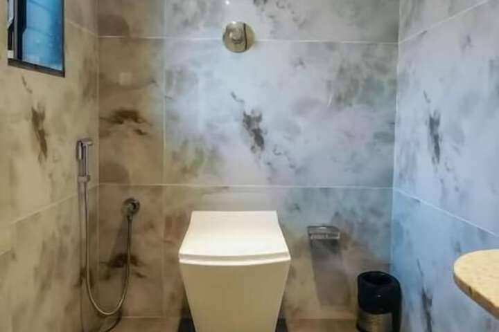 Room 16 of 20