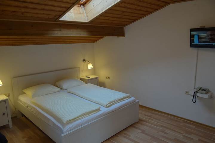 Room 27 of 61