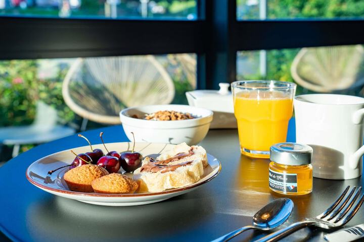 Breakfast/Coffee Service 30 of 51