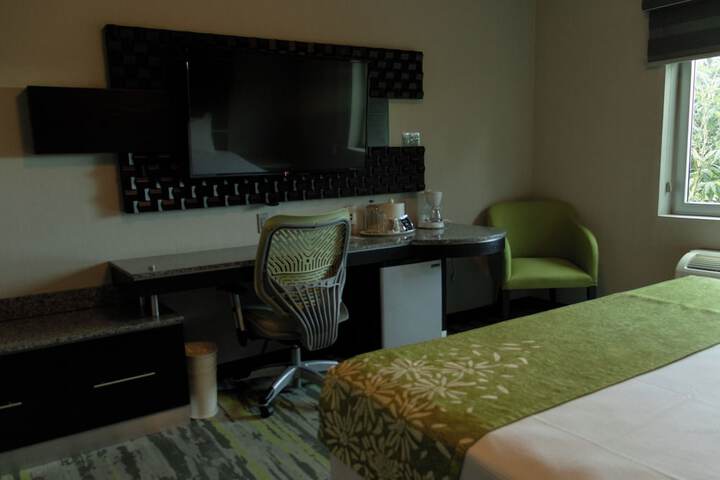 Room 6 of 120