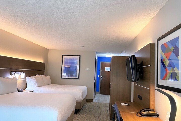 1 King Bed (6 of 27)