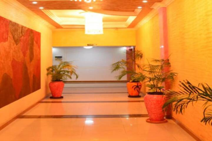 Ballroom/Hall 17 of 24