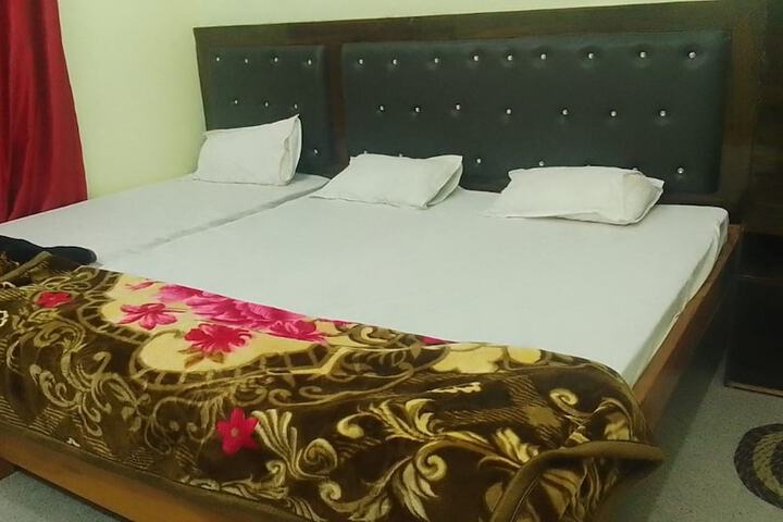 Room 5 of 11