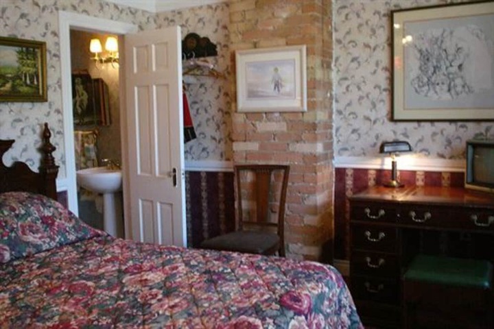 Room 4 of 44