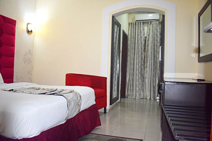 Room 28 of 67