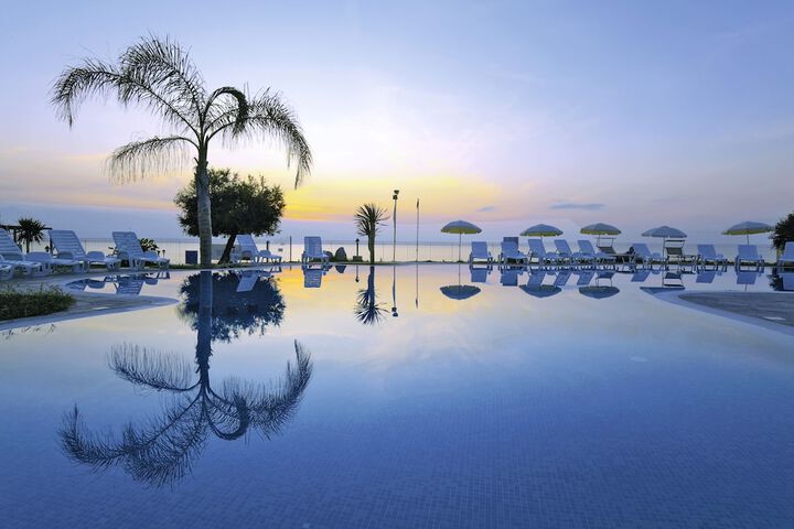 Hotel with Pool