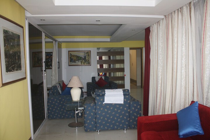 Room 12 of 27
