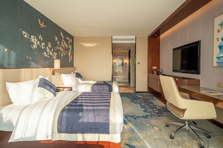 Room 32 of 73