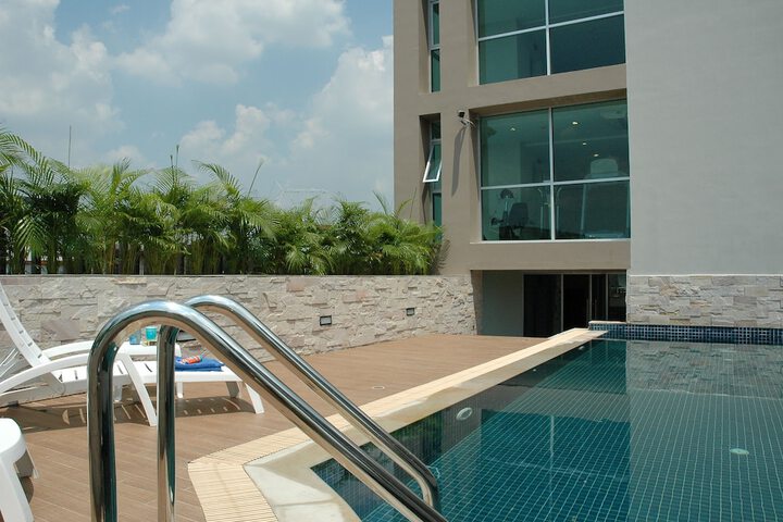 Pools & Facilities