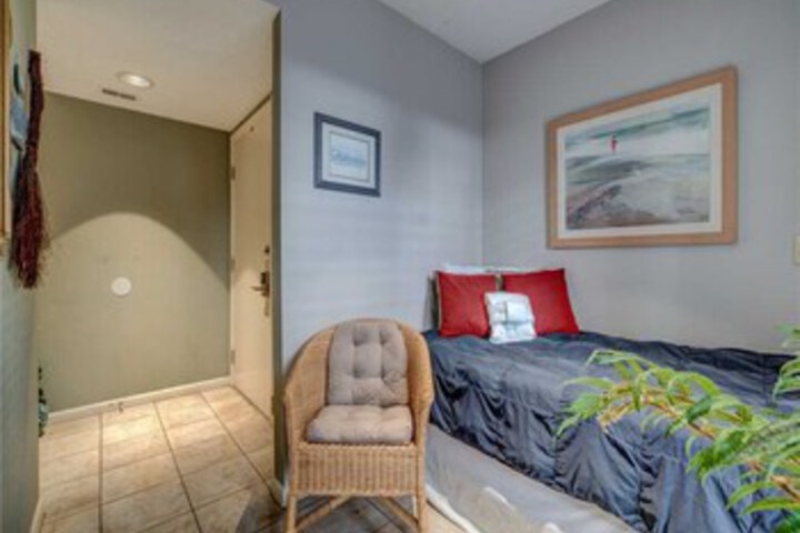 Room 21 of 32