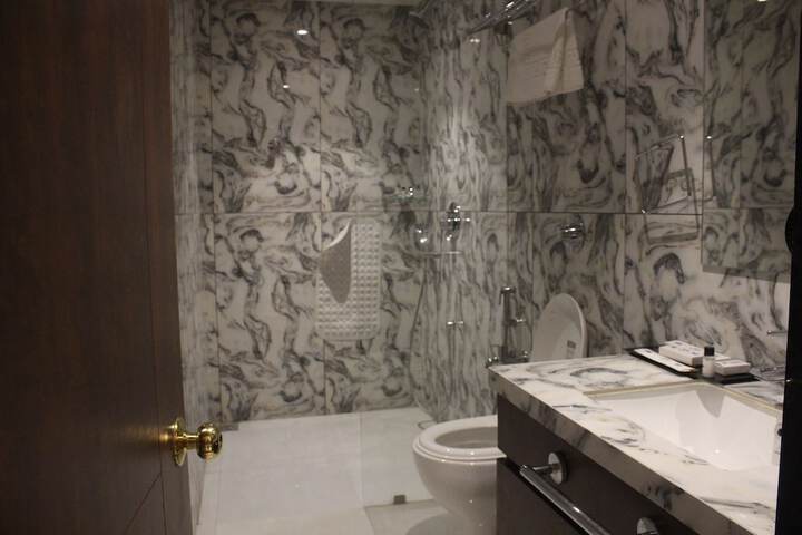 Room 16 of 28