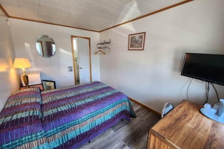 Room 11 of 28