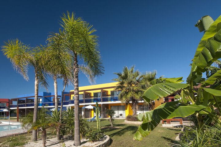 Hotel Exterior 95 of 106