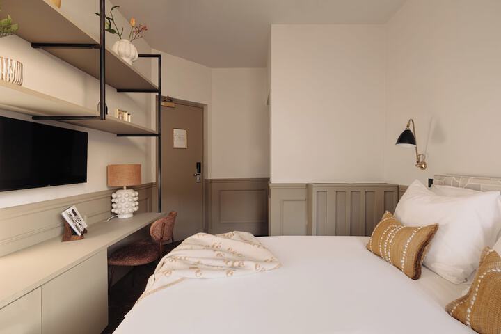 Room 7 of 10