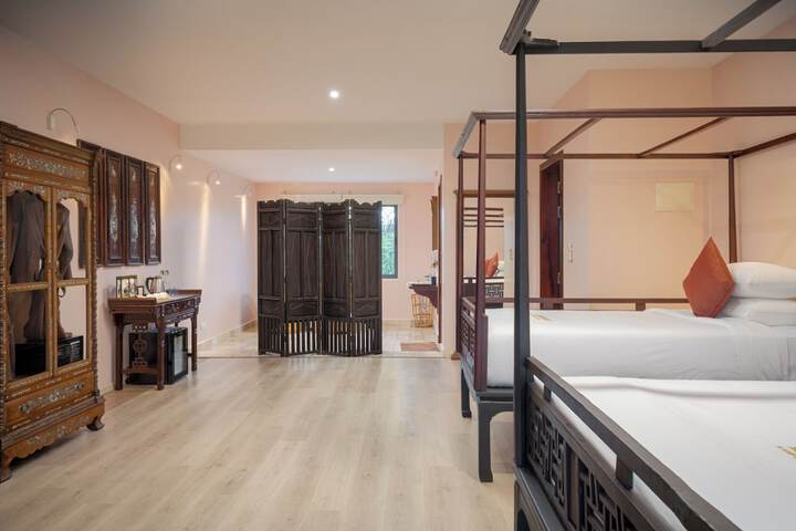 Room 10 of 90