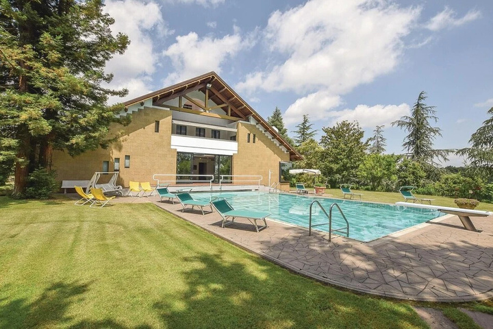 Pool 14 of 21