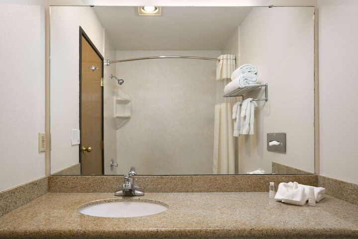 Room 16 of 26