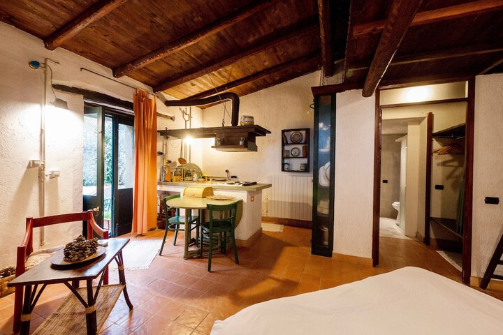 Room 4 of 37