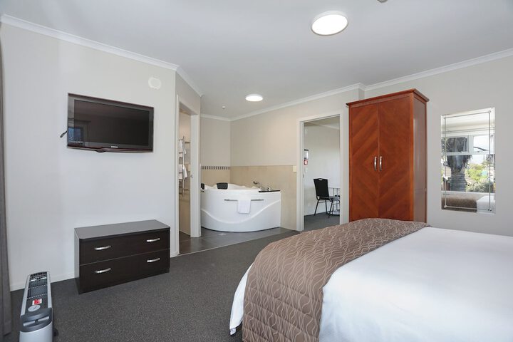 Room 15 of 50