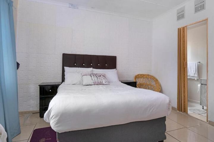 Room 5 of 25