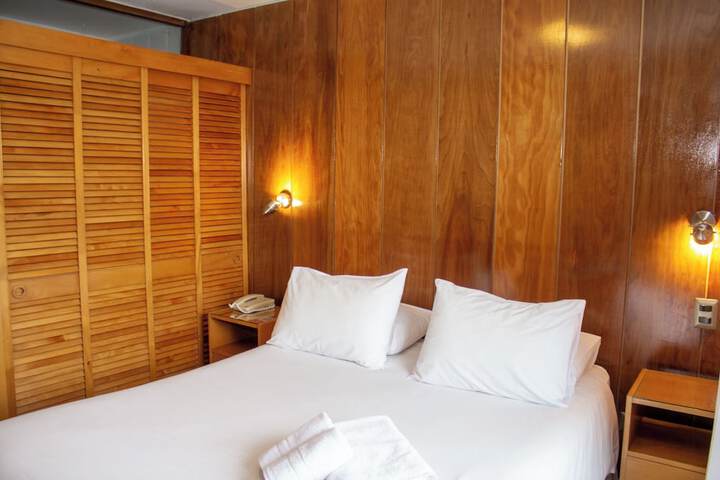 Room 5 of 77