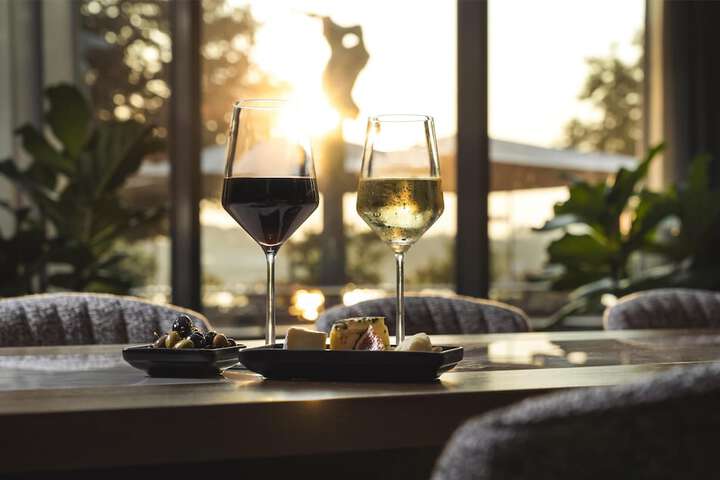 Dining 83 of 109