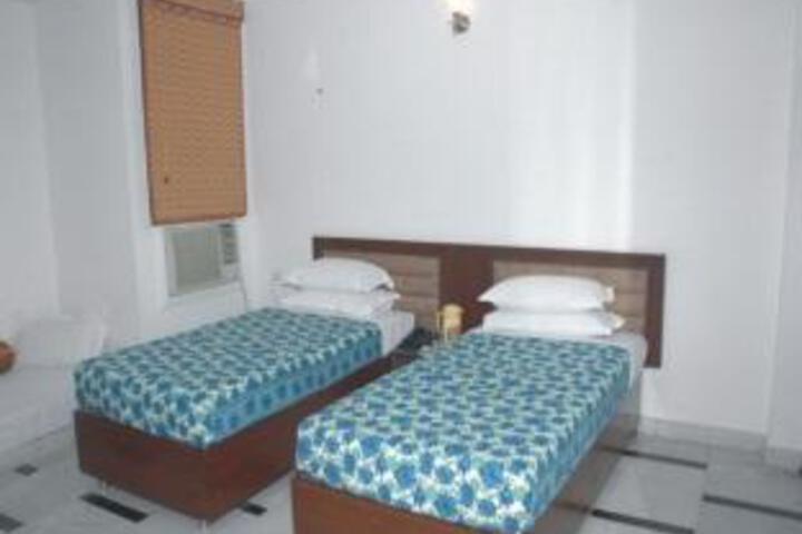 Room 4 of 5