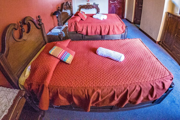Room 2 of 27