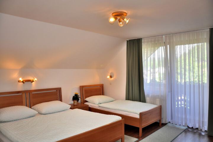 Room 3 of 80