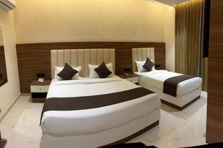 Room 8 of 28