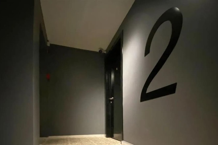 Room 9 of 15