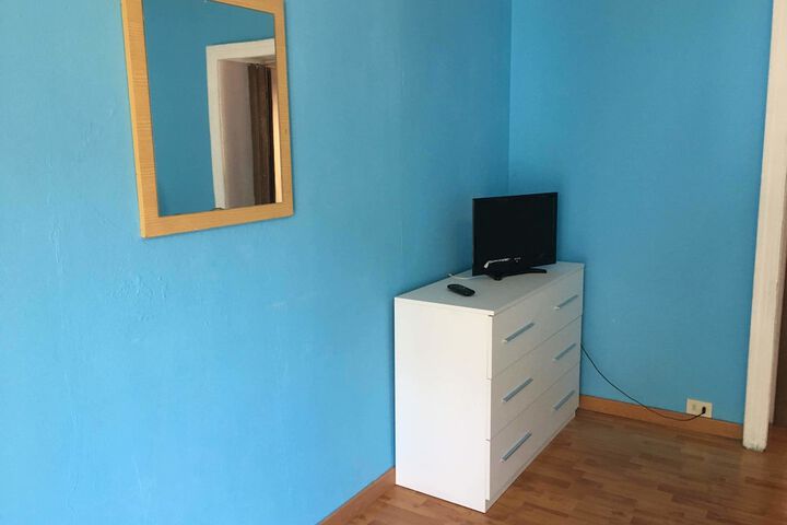 Room 11 of 18