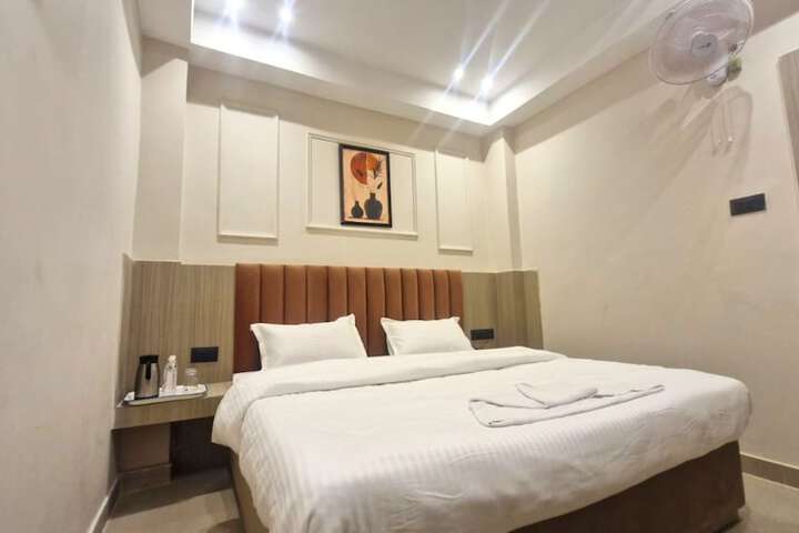 Room 9 of 17
